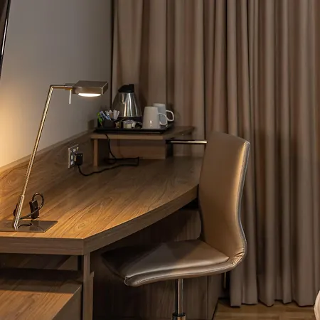 Holiday Inn London West By Ihg-3